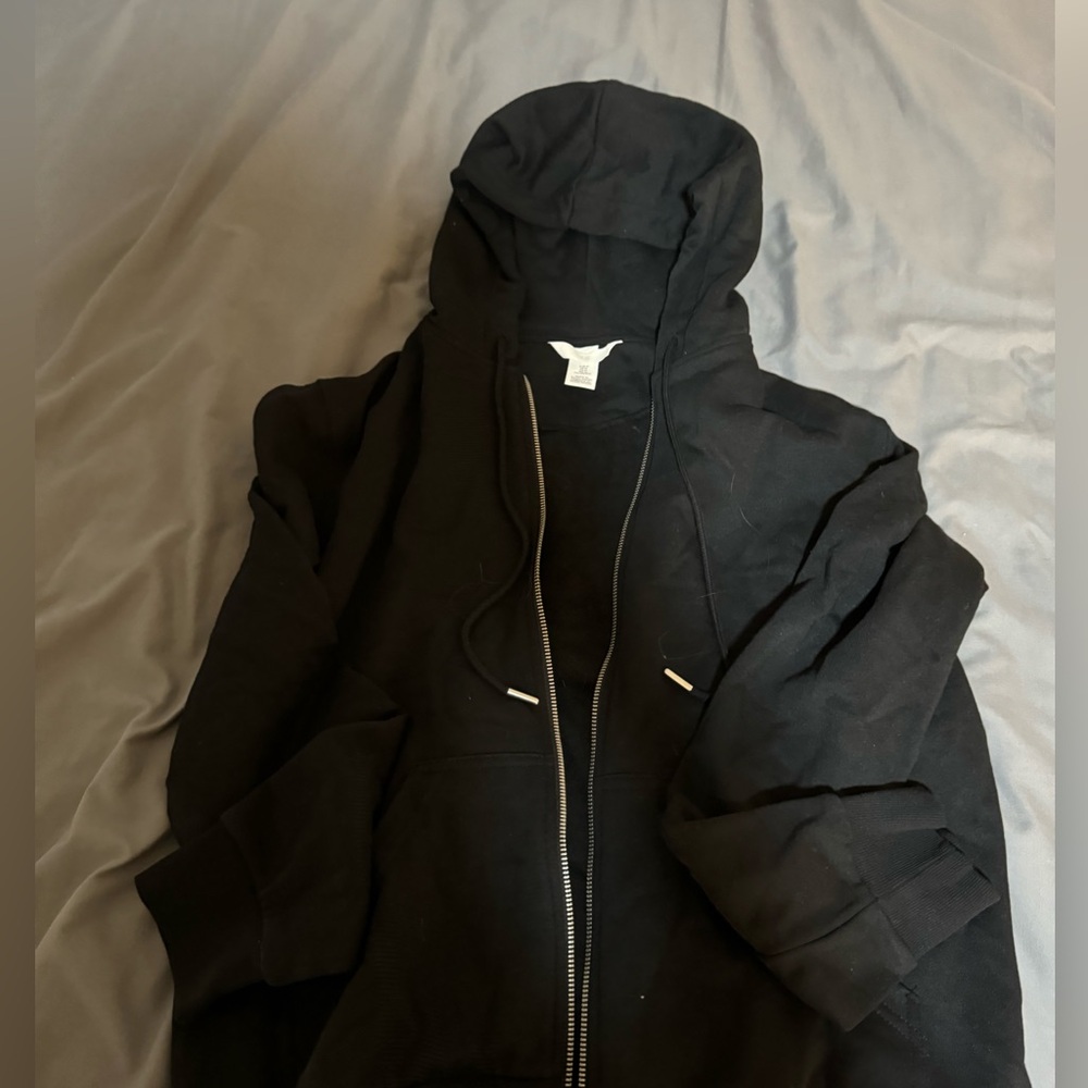 black zip up jacket